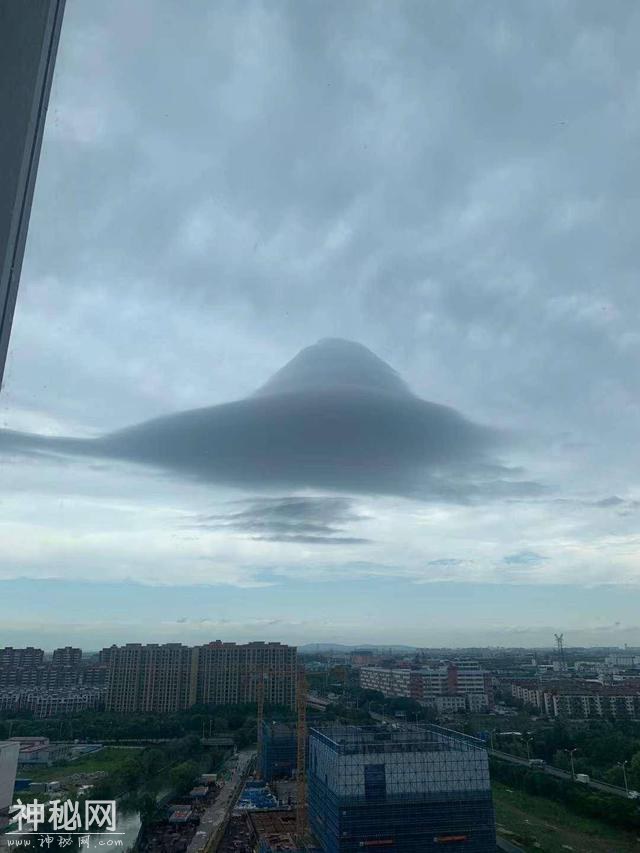 你以为看到UFO，其实它是荚状云-1.jpg