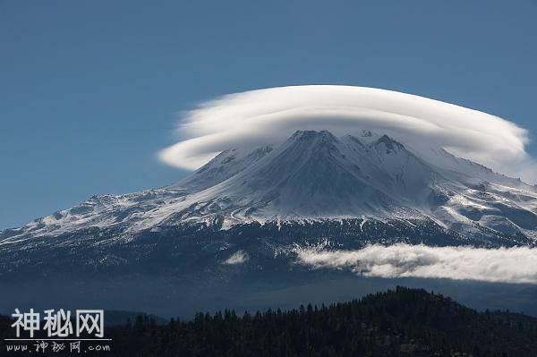 你以为看到UFO，其实它是荚状云-4.jpg