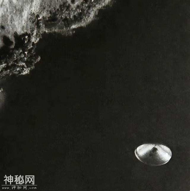“有史以来最令人信服的UFO”50年后首次被公之于众，像超级壶盖-3.jpg