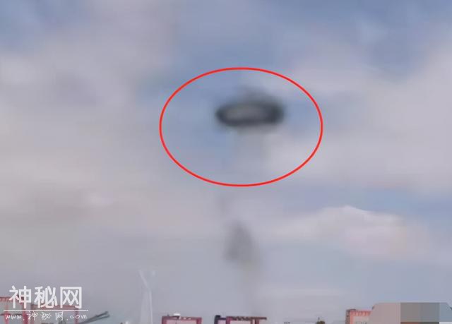 UFO出没？福建龙海上空拍到不明飞行物，黑色椭圆形，它是什么？-2.jpg