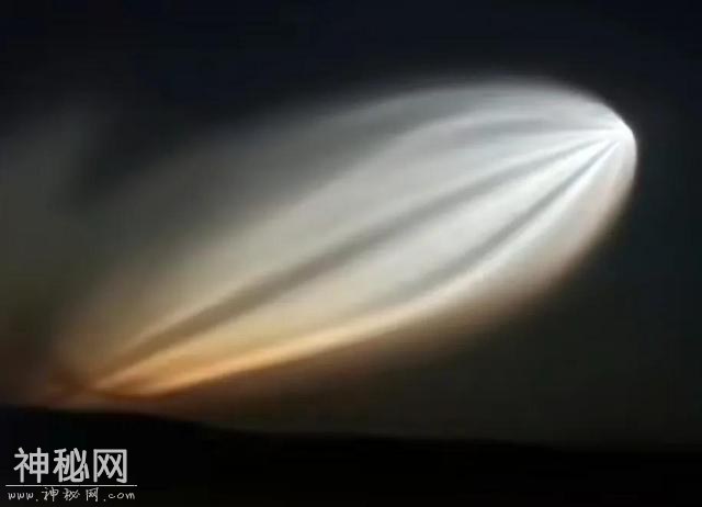 外星人泄露行踪？新疆多地发现巨大不明发光体，究竟是什么-1.jpg
