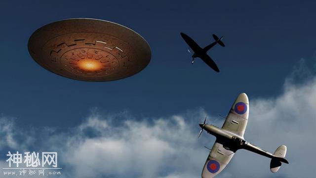 万米高空惊现UFO舰队，飞行员一路跟随拍下，它们到底是什么？-9.jpg
