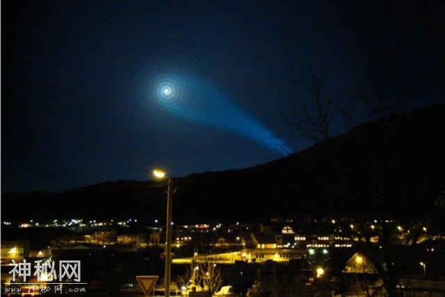 真相或是中段反导！全国多地天空出现不明光斑：目击者称是UFO-18.jpg
