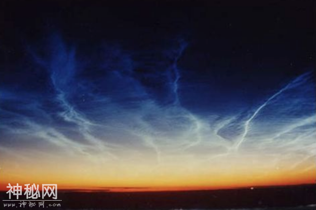 世界上奇特的20个自然现象-13.jpg