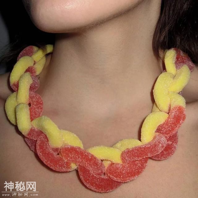 有点诱惑！外国美女设计师拍的“人体”艺术，够大胆，脑洞大开-36.jpg