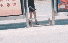 笑一笑！六十张搞笑动图：最佳损友，都是这么去看病号的嘛？-27.jpg