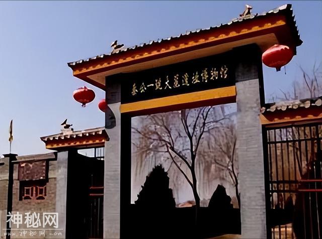 刑警亲述：先秦大墓被盗，盗墓贼挖出6层楼深坑，下去后傻眼了-11.jpg