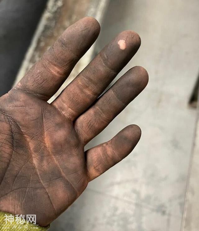 30张奇趣的人体照片：探索身体的神奇与怪异-24.jpg