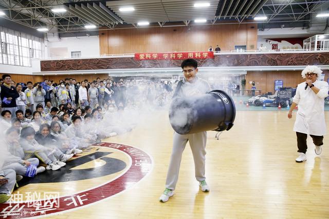 校园科技节带学生玩转科学-5.jpg