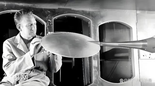 上世纪中叶很多美国人看到了UFO，真是飞碟吗？其实是导弹-4.jpg