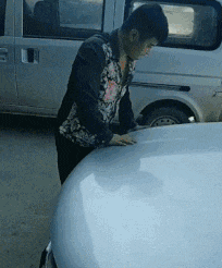 哈哈一笑，六十张搞笑动图：是先洗再揍，还是揍了再洗？-105.jpg