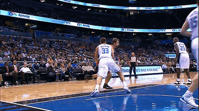 GIF:感受一下魔术时期霍华德攻防两端恐怖的统治力-11.jpg