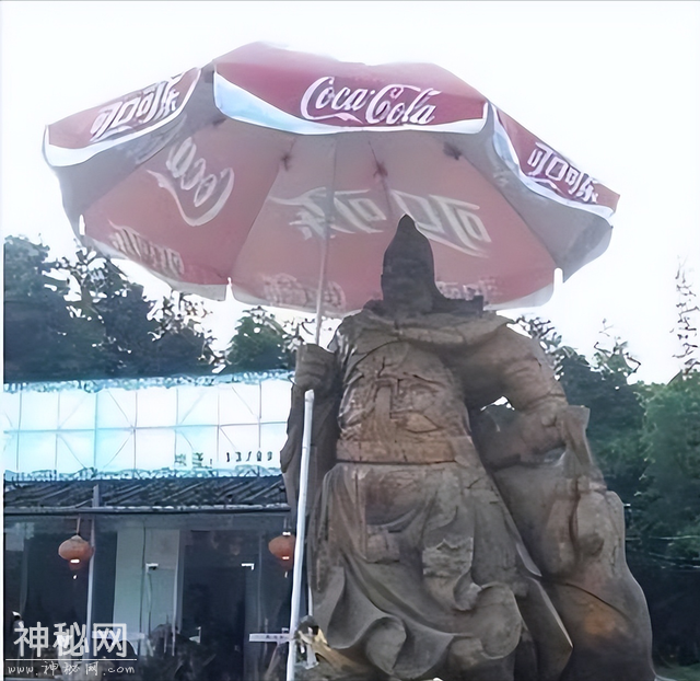 27张搞笑图片，带你笑翻天！自行车都撞不过，汽车厂家估计要哭了-8.jpg