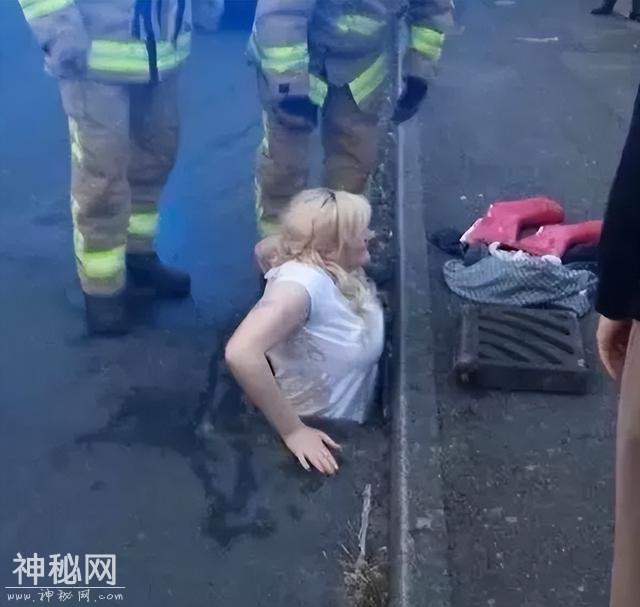 27张搞笑图片，带你笑翻天！自行车都撞不过，汽车厂家估计要哭了-19.jpg