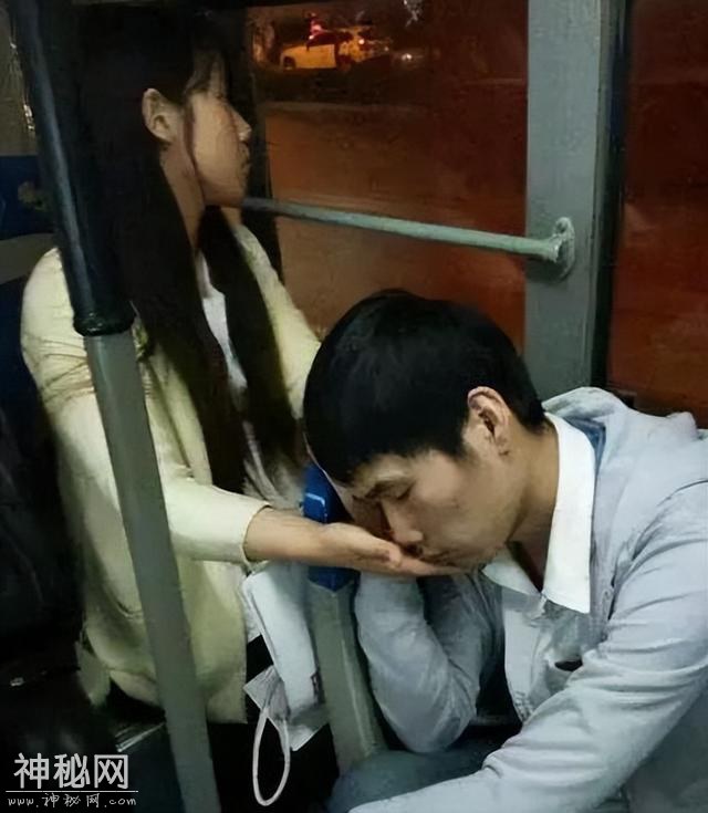 27张搞笑图片，带你笑翻天！自行车都撞不过，汽车厂家估计要哭了-24.jpg