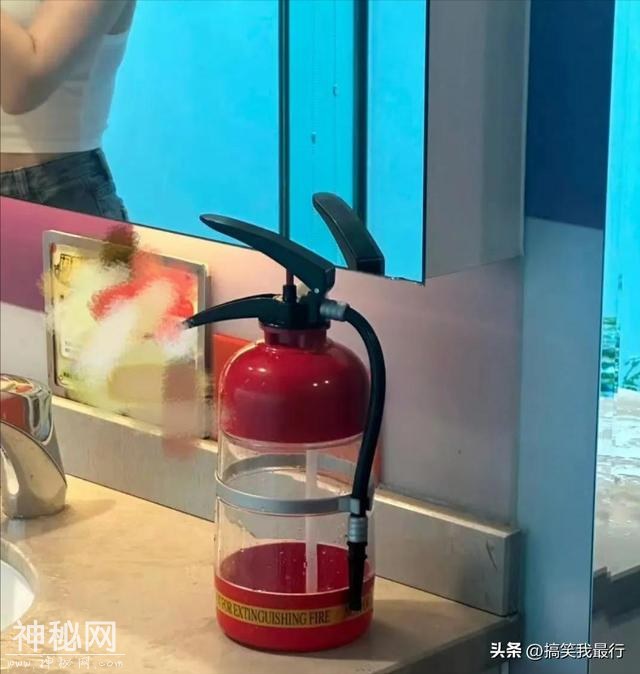 笑一笑，50张搞笑动图：请用一句话，证明你认识他！不许提姓名！-3.jpg
