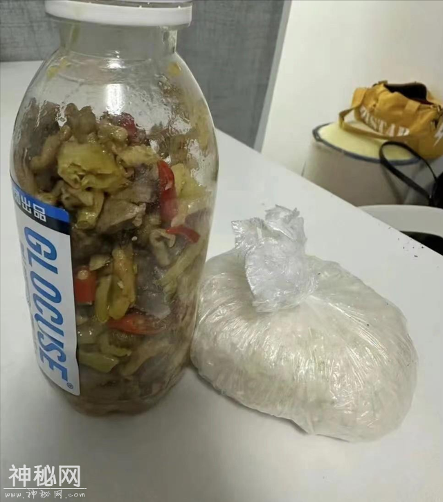 笑一笑，50张搞笑动图：请用一句话，证明你认识他！不许提姓名！-25.jpg
