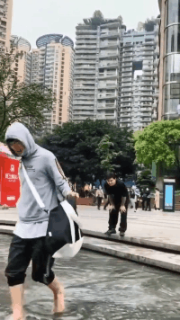 笑一笑，50张搞笑动图：请用一句话，证明你认识他！不许提姓名！-36.jpg