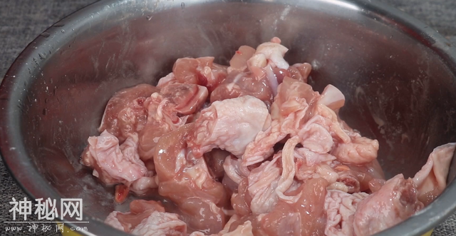 花2000学的炖鸡配方，鸡肉鲜嫩入味，不腥不柴，学会给家人露一手-2.jpg