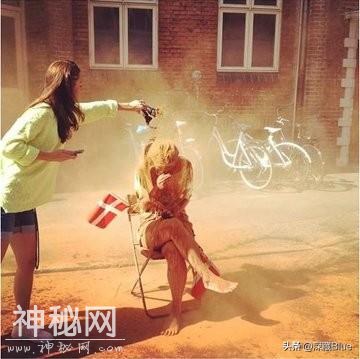 世界各地的奇异习俗和传统-2.jpg