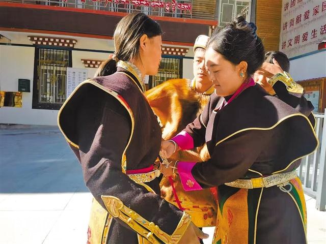 庆最早新年 品最美民俗-2.jpg