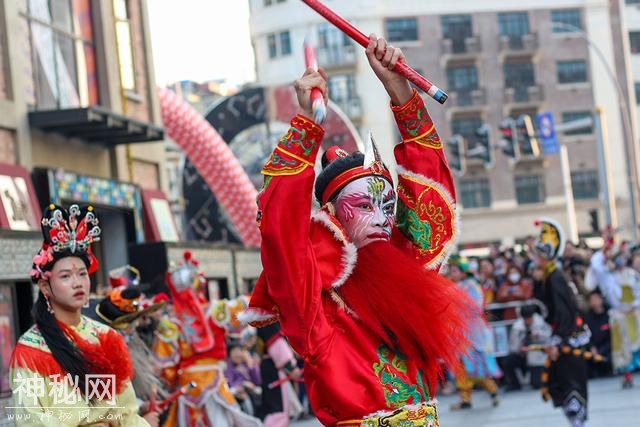 多图丨潮汕英歌舞动百年弄堂，上海今潮8弄推多地非遗民俗迎春节-2.jpg