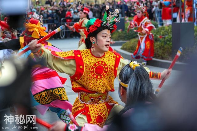 多图丨潮汕英歌舞动百年弄堂，上海今潮8弄推多地非遗民俗迎春节-4.jpg