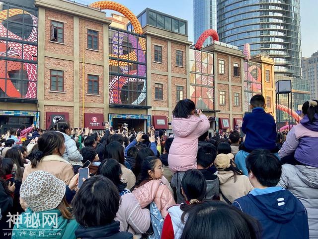 多图丨潮汕英歌舞动百年弄堂，上海今潮8弄推多地非遗民俗迎春节-5.jpg