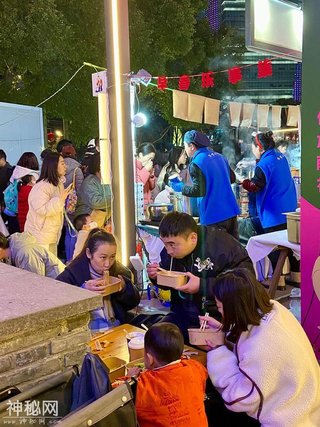 多图丨潮汕英歌舞动百年弄堂，上海今潮8弄推多地非遗民俗迎春节-10.jpg