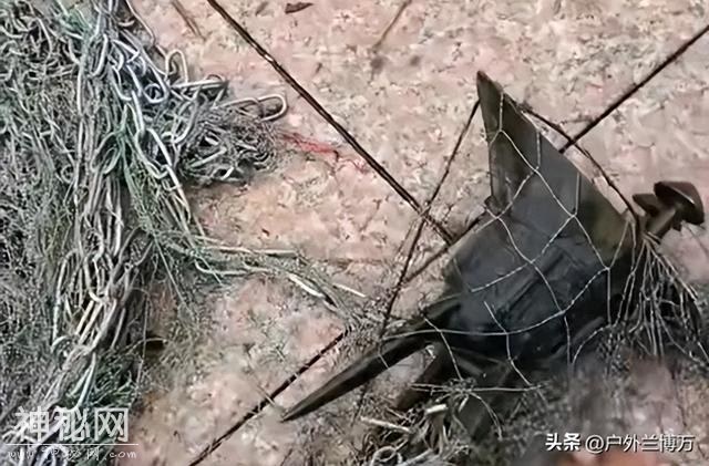捞到“文物”了？山东男子撒网捕到奇怪东西，很像古代喝酒的杯子-1.jpg