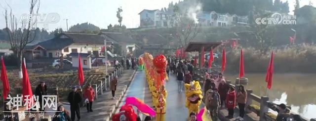 杀年猪、吃刨汤、包雪饺 各地特色民俗“拉满”新春年味儿-1.jpg