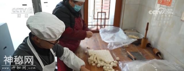 杀年猪、吃刨汤、包雪饺 各地特色民俗“拉满”新春年味儿-7.jpg