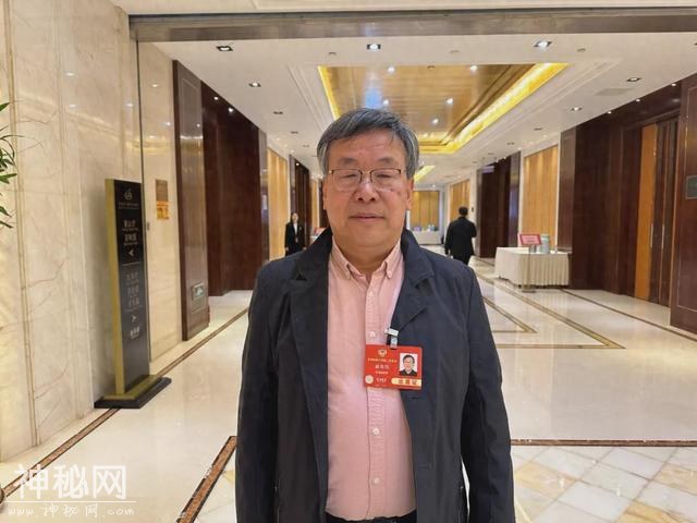 两会直击丨童金南委员：AI全面发展的时代，我们如何学地质？-1.jpg
