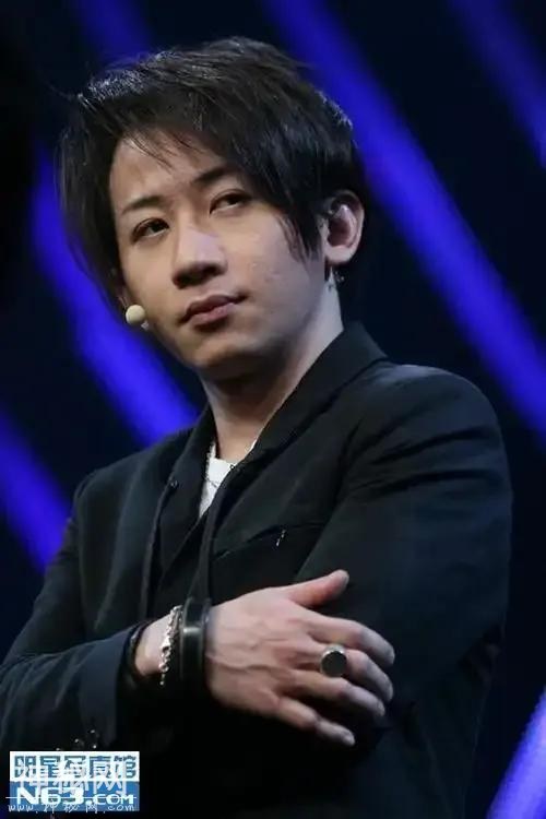 刘谦惊艳跨界钢琴秀，郎郎赞叹连连-2.jpg