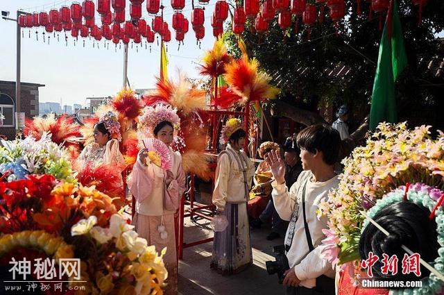 天南地北“闹”新春 各地游客感受古韵民俗-5.jpg
