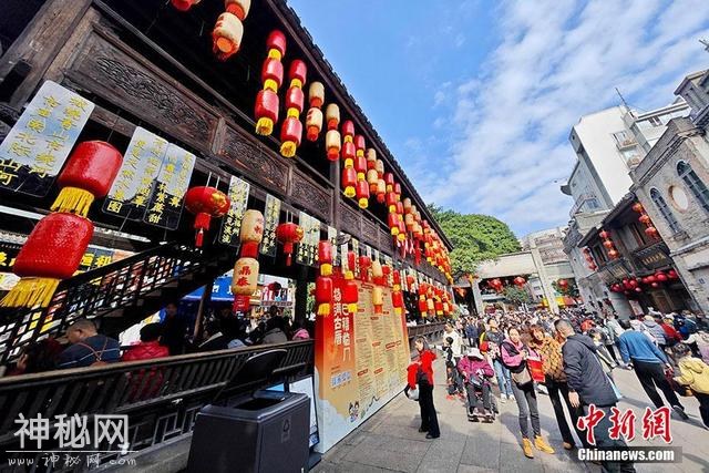 天南地北“闹”新春 各地游客感受古韵民俗-7.jpg