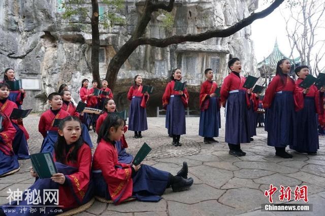 天南地北“闹”新春 各地游客感受古韵民俗-9.jpg