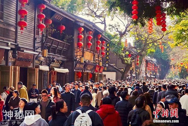 天南地北“闹”新春 各地游客感受古韵民俗-6.jpg