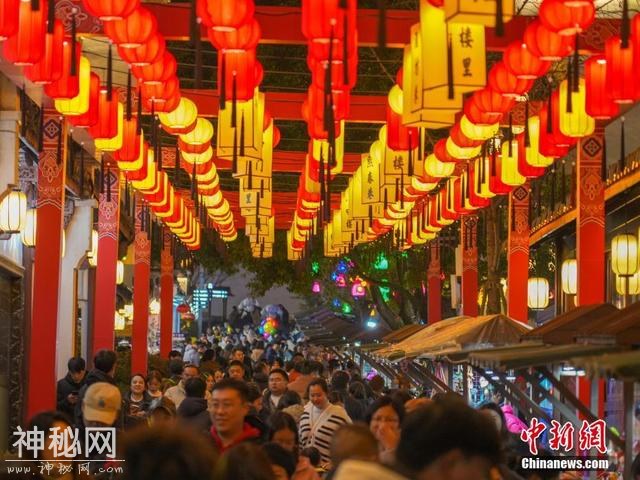 天南地北“闹”新春 各地游客感受古韵民俗-10.jpg