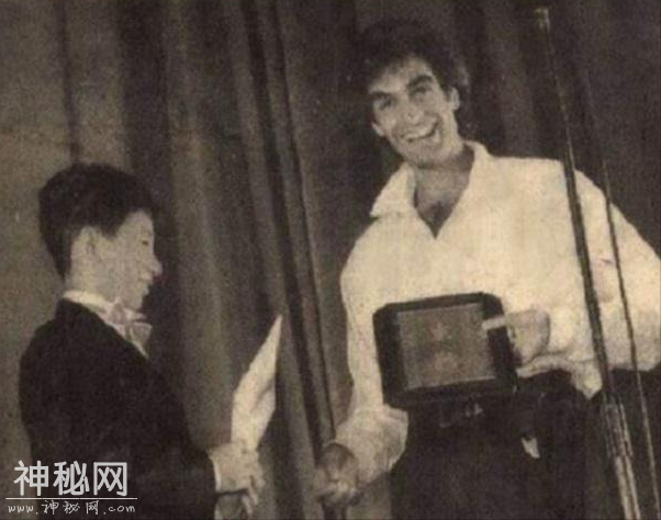 12年前，那个春晚爆火的“魔术师”刘谦，如今过得怎么样？-4.jpg