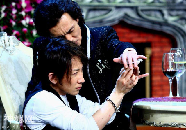 12年前，那个春晚爆火的“魔术师”刘谦，如今过得怎么样？-17.jpg