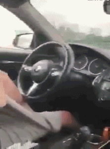笑一笑，50张搞笑动图：向前去不了，往后倒退不了，尴尬！-16.jpg