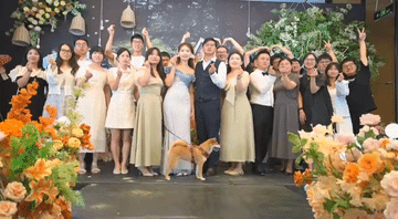 笑一笑，50张搞笑动图：向前去不了，往后倒退不了，尴尬！-34.jpg