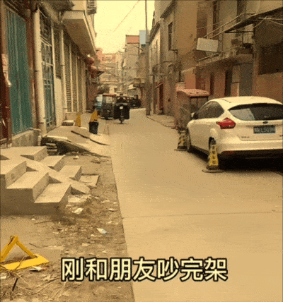 笑一笑，50张搞笑动图：向前去不了，往后倒退不了，尴尬！-76.jpg