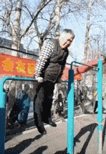 笑一笑，50张搞笑动图：向前去不了，往后倒退不了，尴尬！-94.jpg