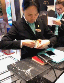 笑出好心情，30张搞笑动图：哥们你的功夫真好，没想到吧-11.jpg