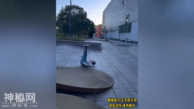 盘点那些笑得肚子的痛的搞笑视频-1.jpg