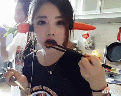 开怀大笑，50张搞笑动图：想了一晚上，也不知道输在哪里！-21.jpg
